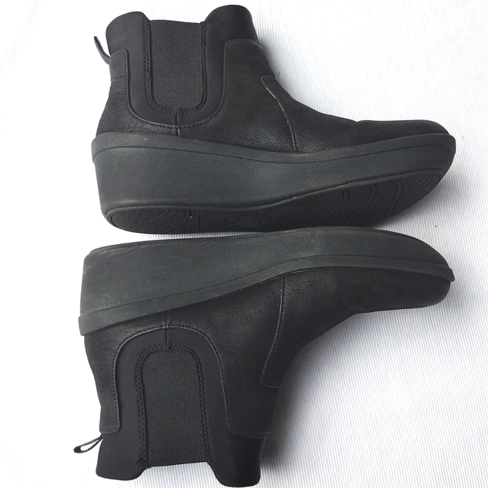 Clarks Cloudstepper Black Ankle Boot - image 6